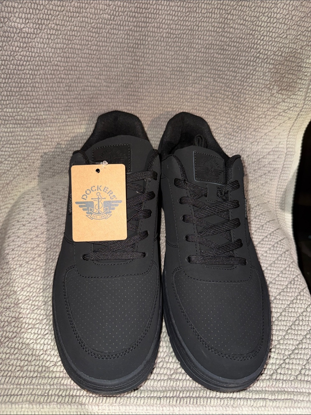Dockers Men’s Black Low-Top Sneakers